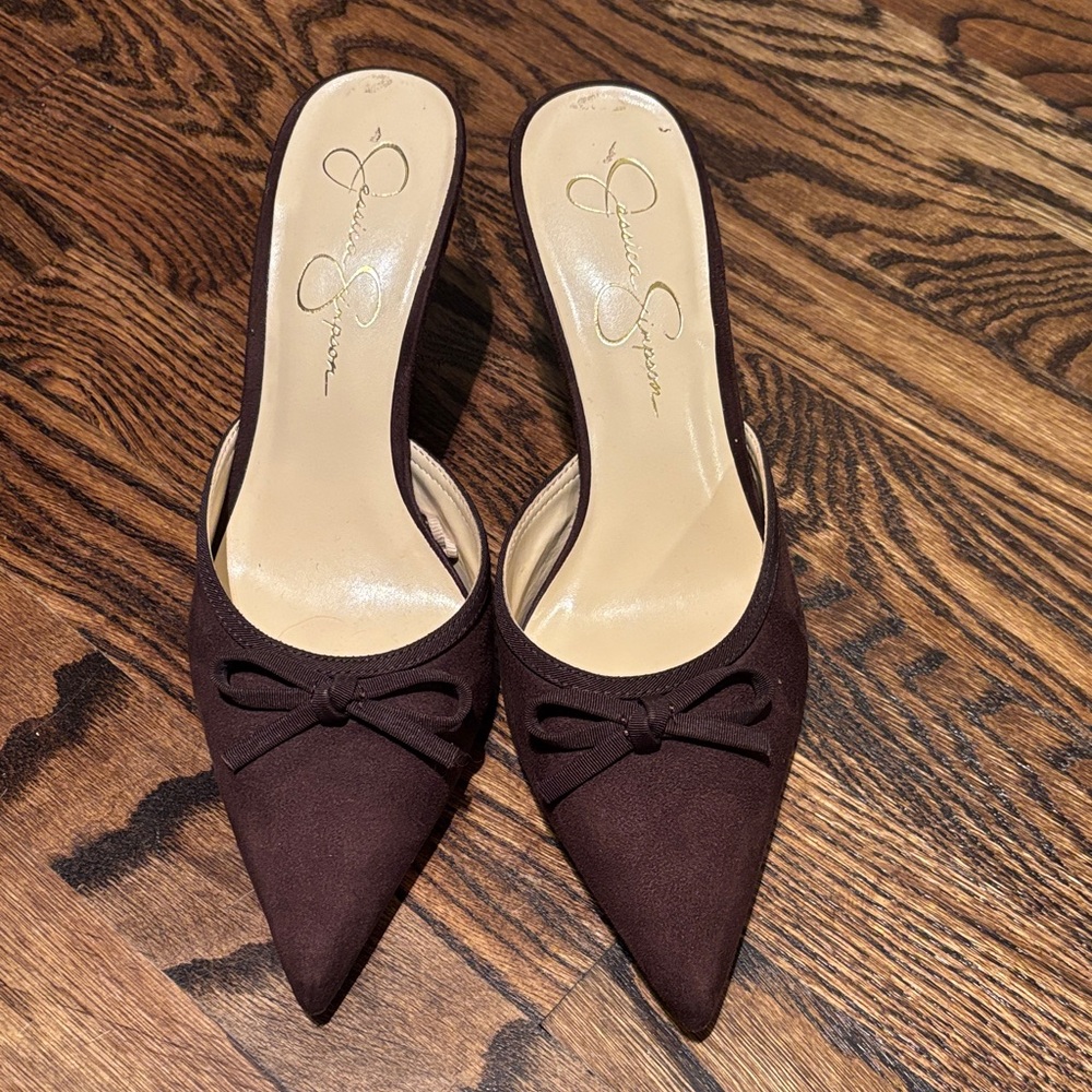 The prettiest brown heels!!